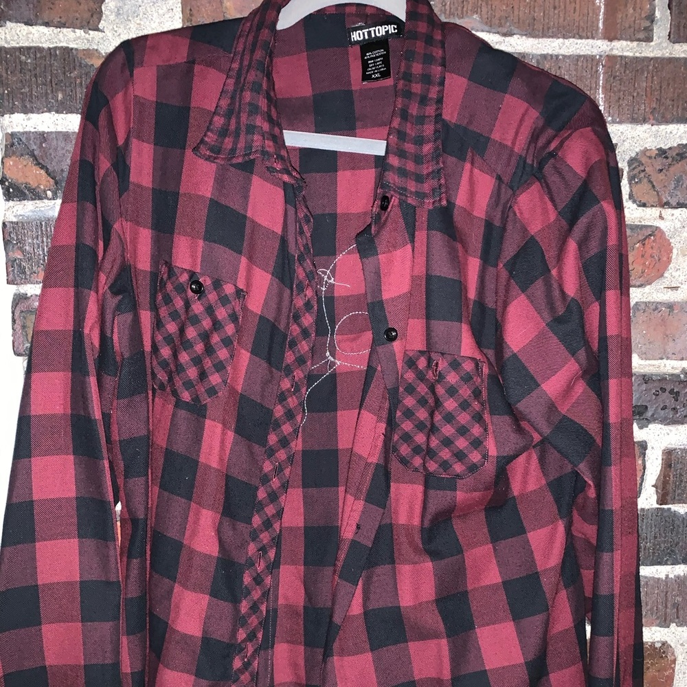 Hot Topic Women's Red and Black Plaid Button-Up Shirt - Picture 1 of 3